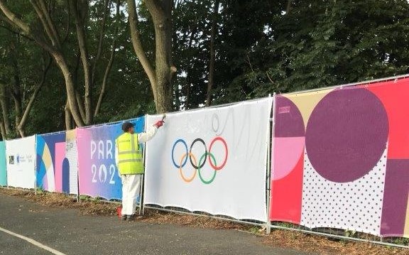 Les équipes de KORRIGAN ravivent les murs et les façades de la Plaine Commune pour les Jeux Olympiques et Paralympiques d’été de 2024.